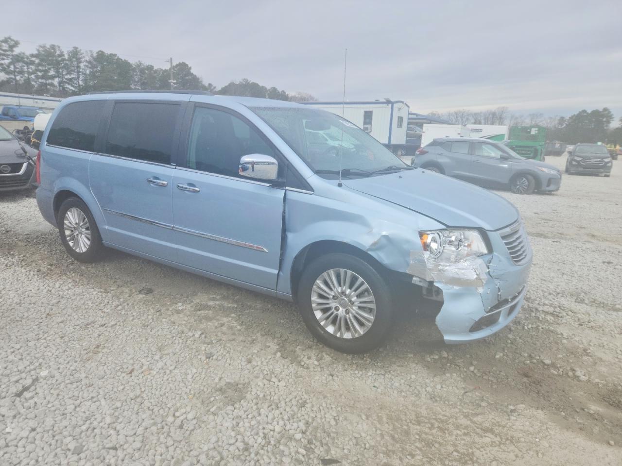 2013 CHRYSLER TOWN & COUNTRY TOURING L photo 4