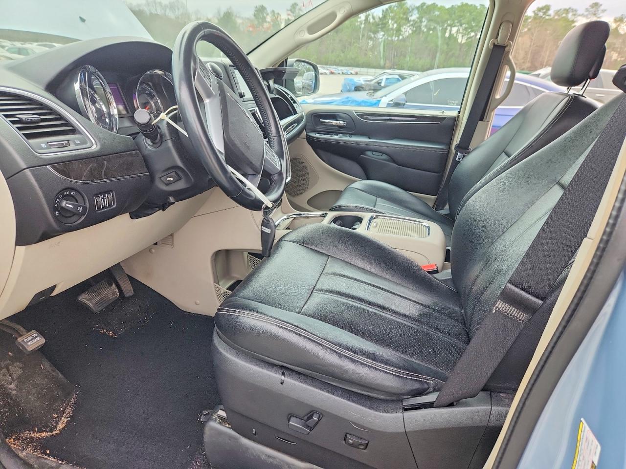 2013 CHRYSLER TOWN & COUNTRY TOURING L photo 7