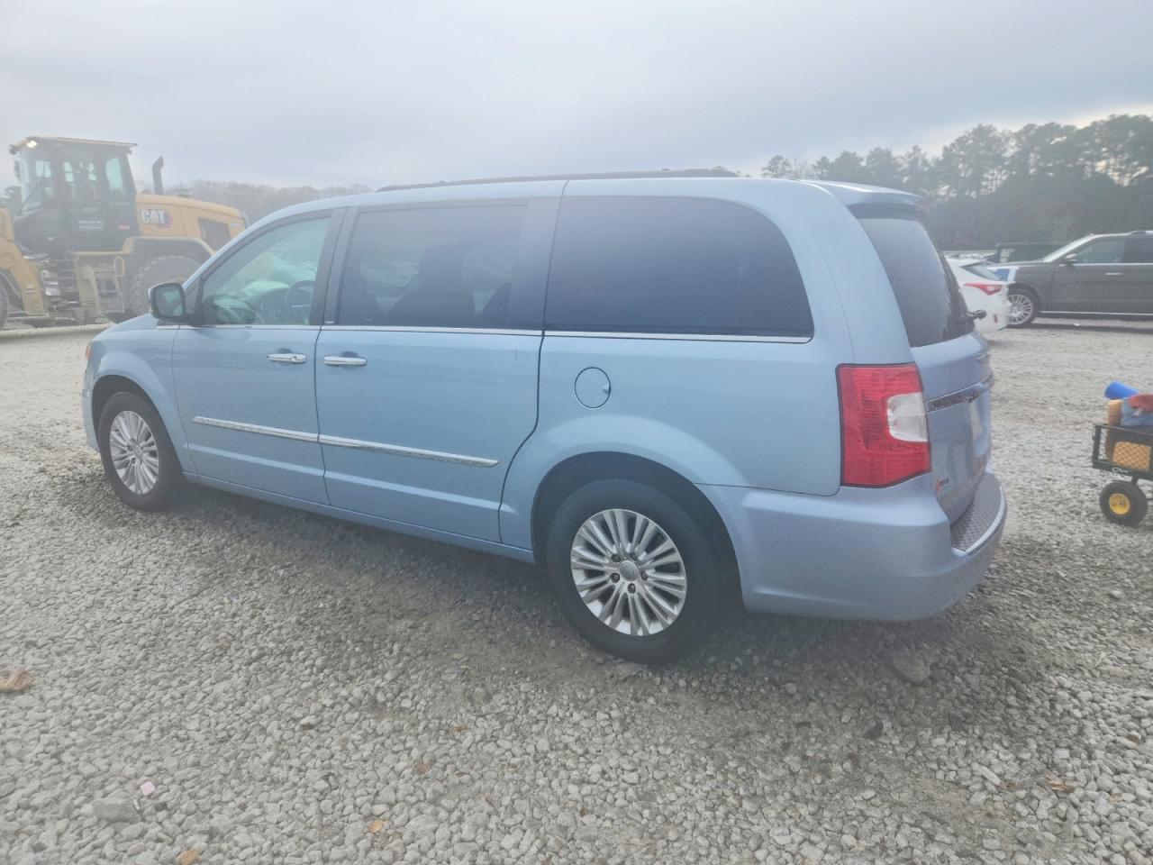2013 CHRYSLER TOWN & COUNTRY TOURING L photo 2