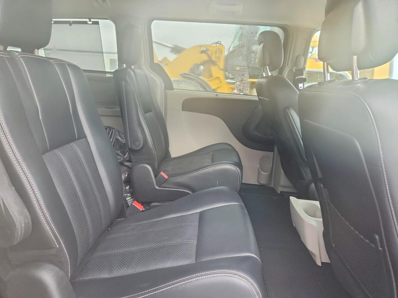 2013 CHRYSLER TOWN & COUNTRY TOURING L photo 11