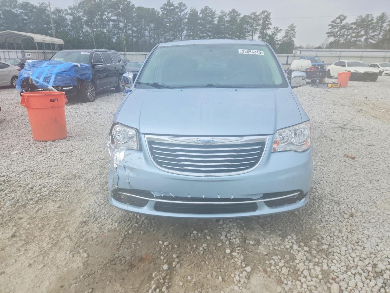 2013 CHRYSLER TOWN & COUNTRY TOURING L photo 5