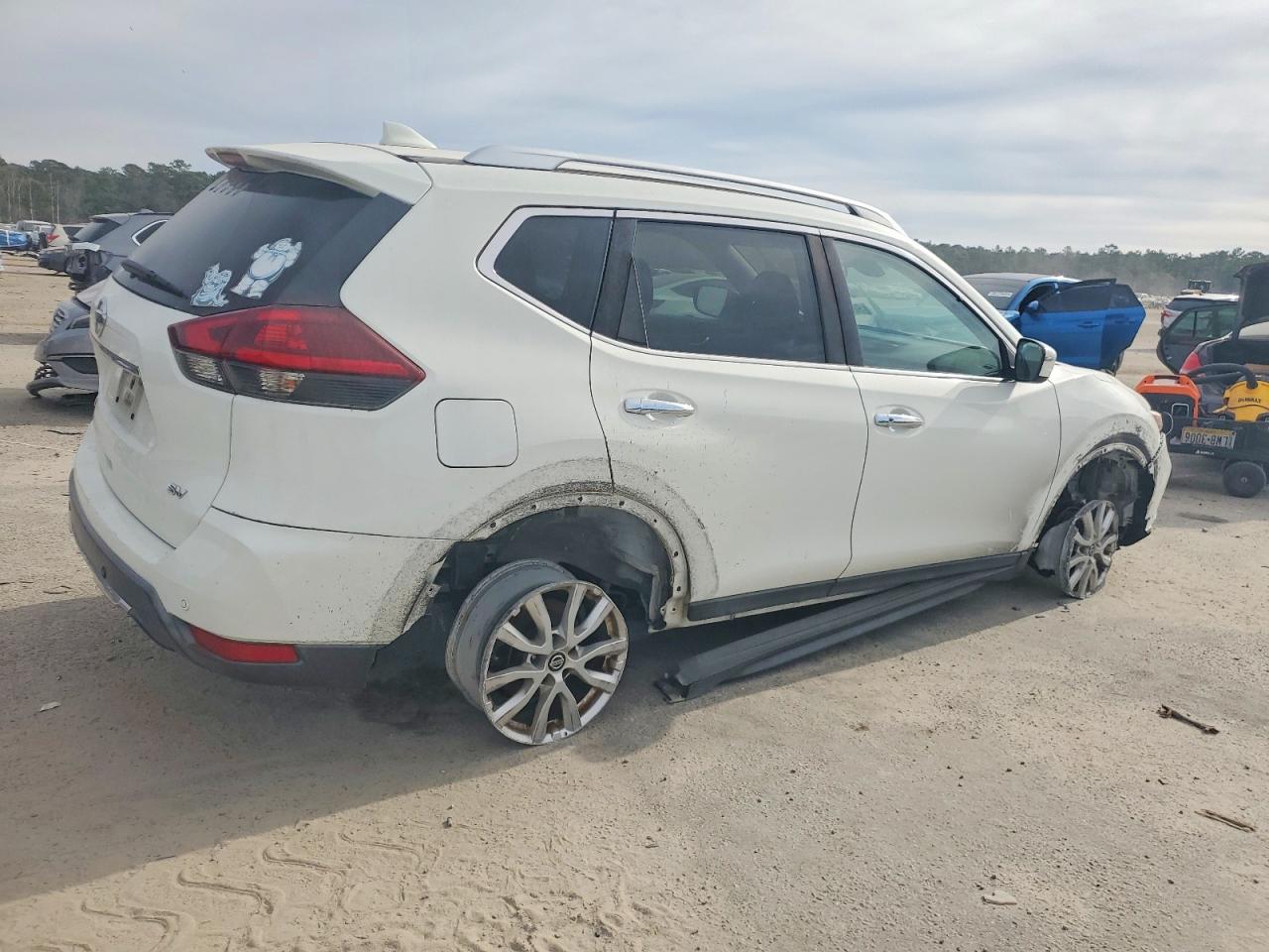 2019 NISSAN ROGUE S photo 3
