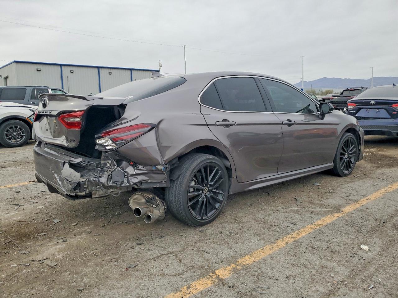 2022 TOYOTA CAMRY XSE photo 3