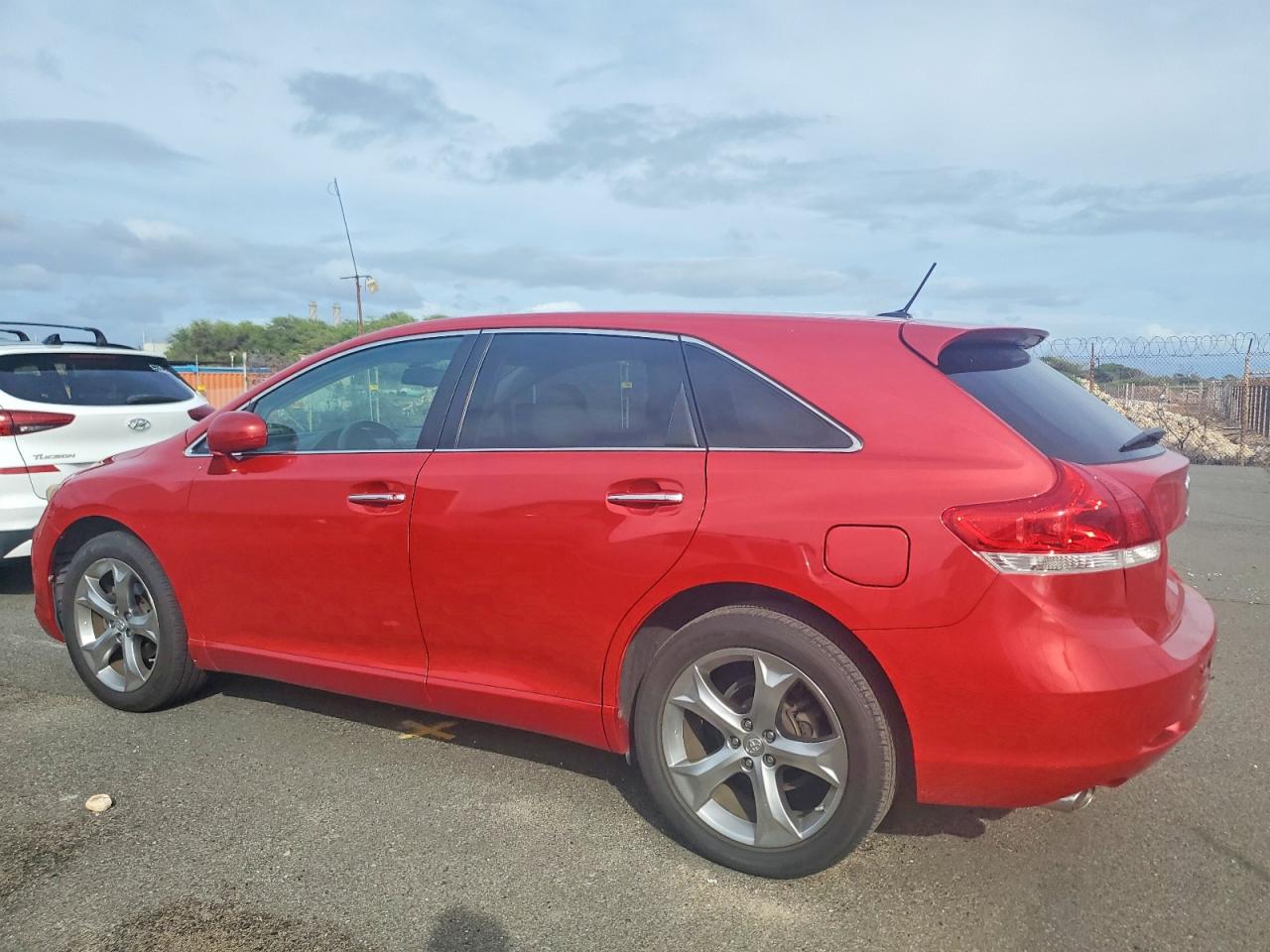2011 TOYOTA VENZA photo 2