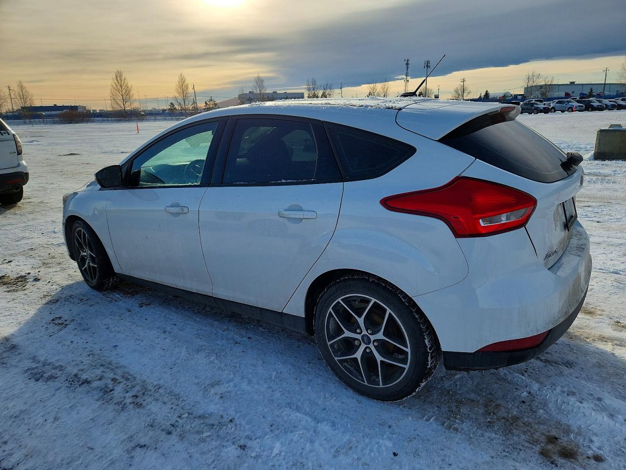 2017 FORD FOCUS SE photo 2