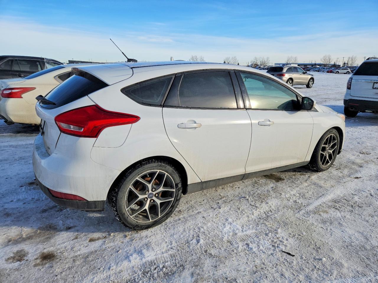 2017 FORD FOCUS SE photo 3