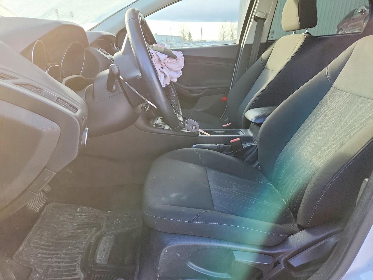 2017 FORD FOCUS SE photo 7