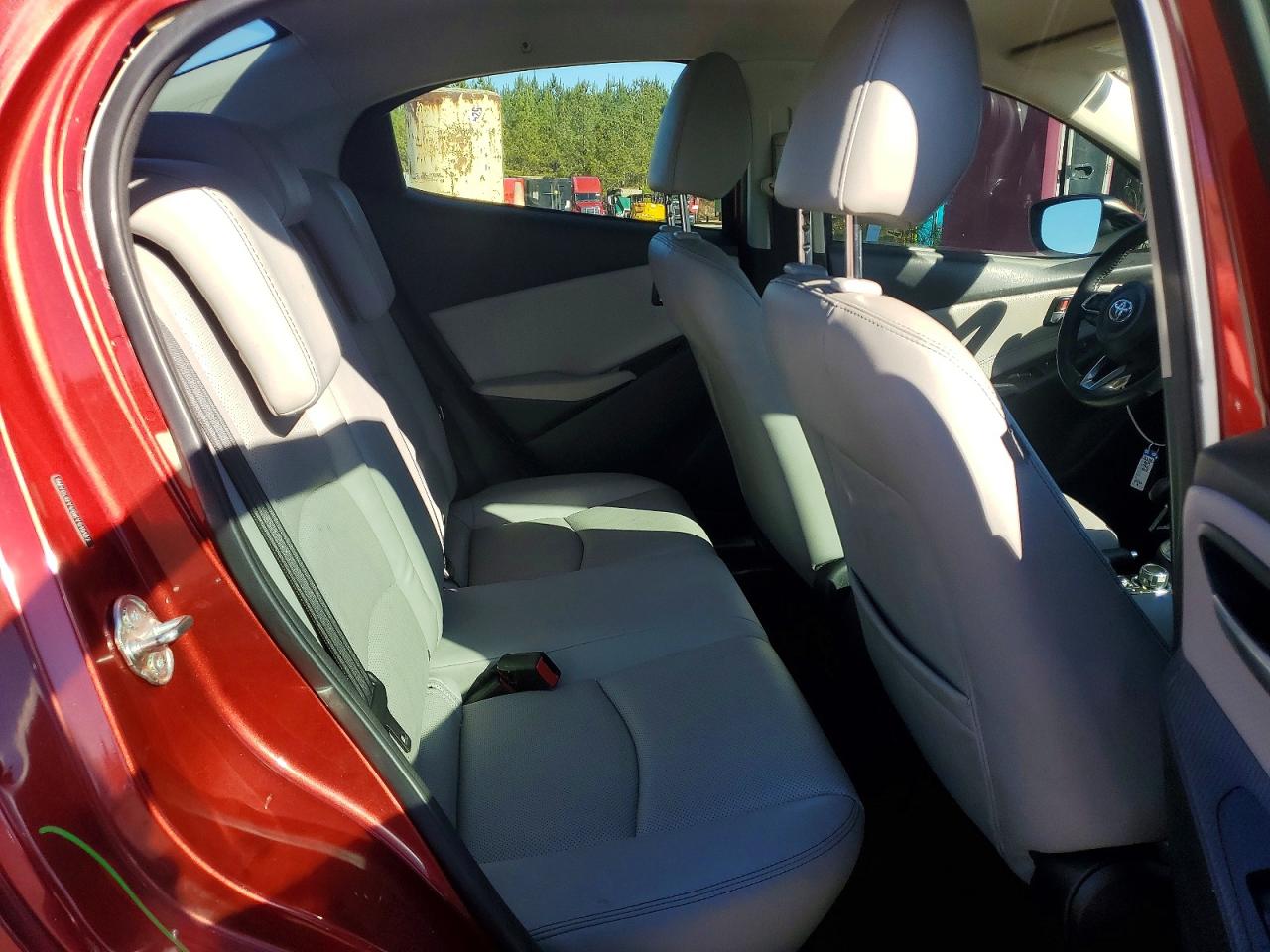 2019 TOYOTA YARIS L photo 10