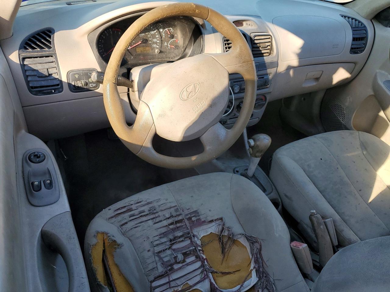 2005 HYUNDAI ACCENT GS photo 8