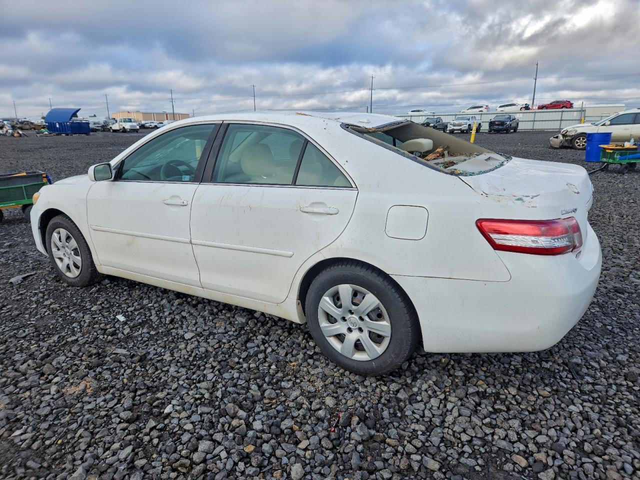 2010 TOYOTA CAMRY BASE photo 3
