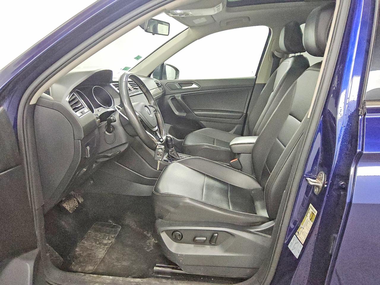 2021 VOLKSWAGEN TIGUAN SE photo 13