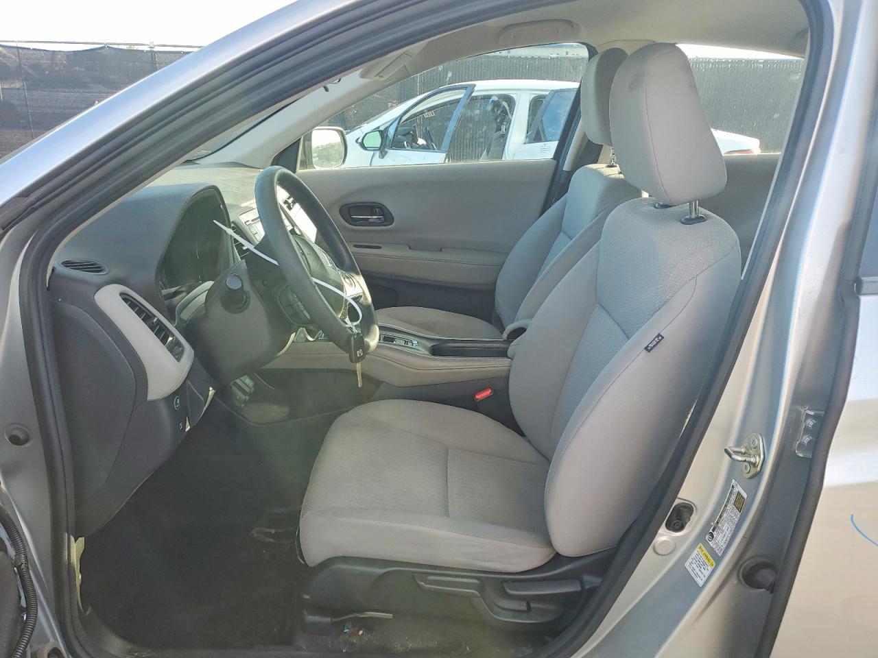 2016 HONDA HR-V LX photo 7