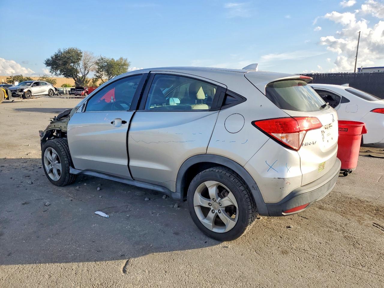 2016 HONDA HR-V LX photo 2