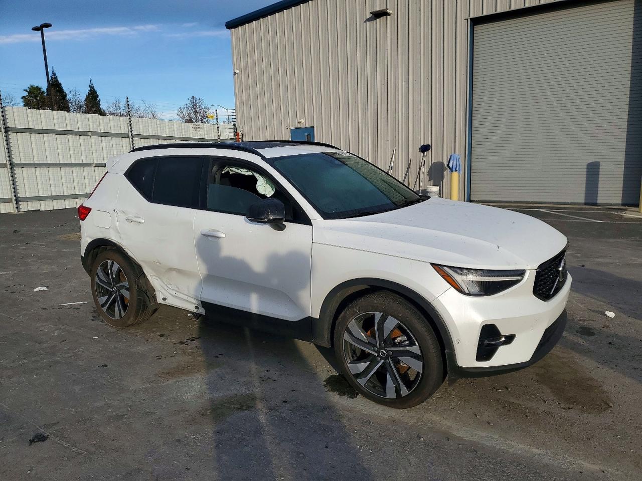 2024 VOLVO XC40 PLUS photo 4