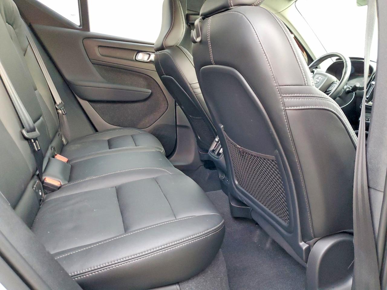 2024 VOLVO XC40 PLUS photo 11