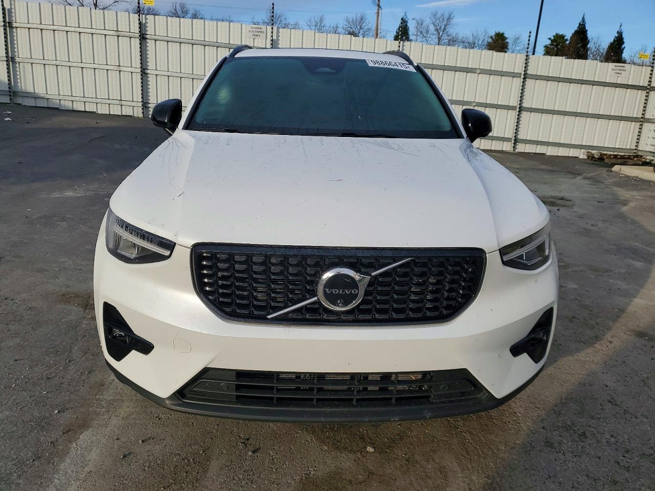 2024 VOLVO XC40 PLUS photo 5