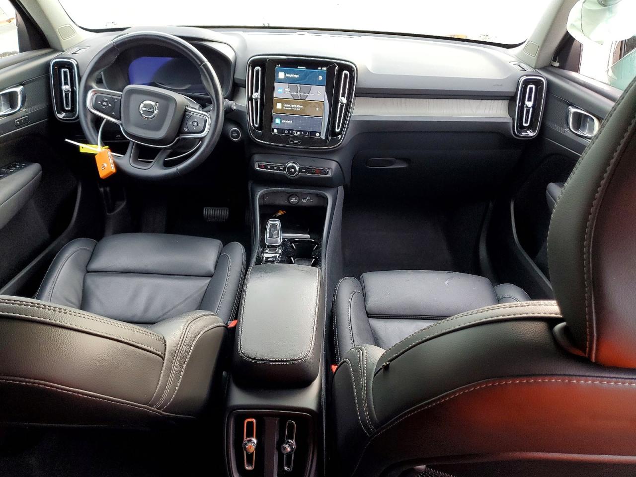 2024 VOLVO XC40 PLUS photo 8