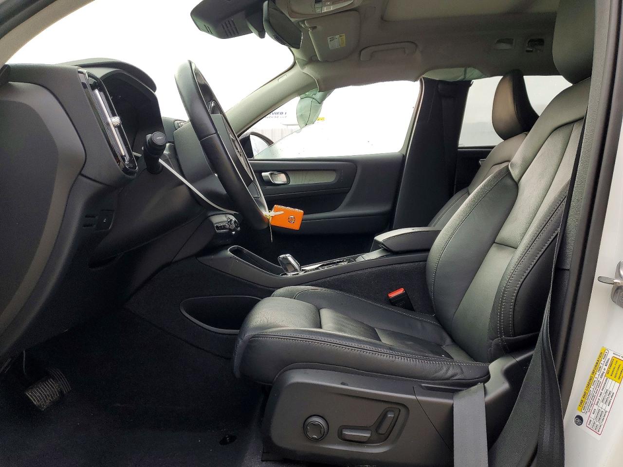 2024 VOLVO XC40 PLUS photo 7