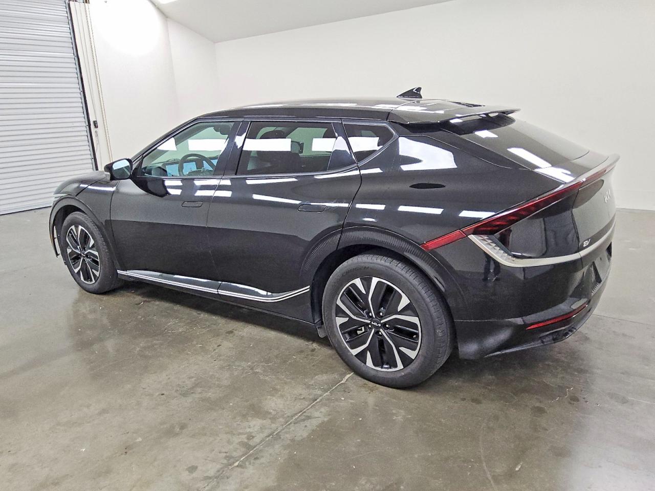 2023 KIA EV6 LIGHT photo 4