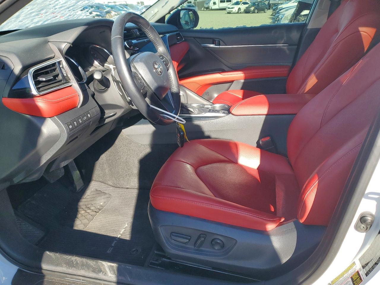 2018 TOYOTA CAMRY XSE photo 13