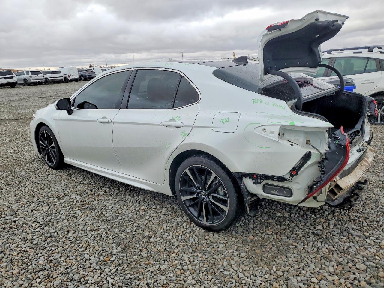 2018 TOYOTA CAMRY XSE photo 3