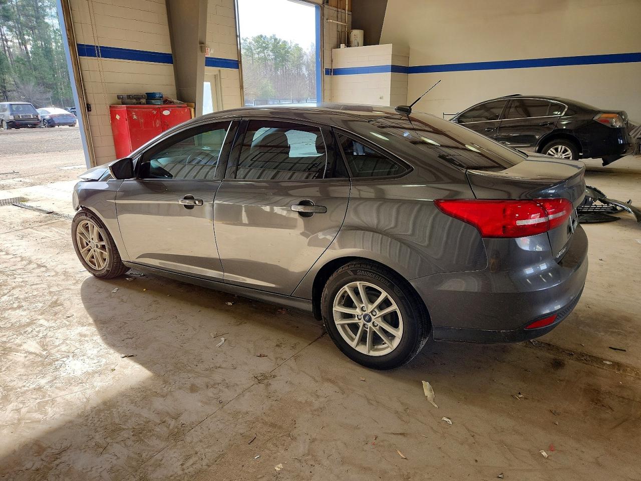 2017 FORD FOCUS SE photo 2