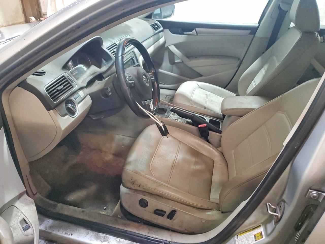 2015 VOLKSWAGEN PASSAT SE photo 7