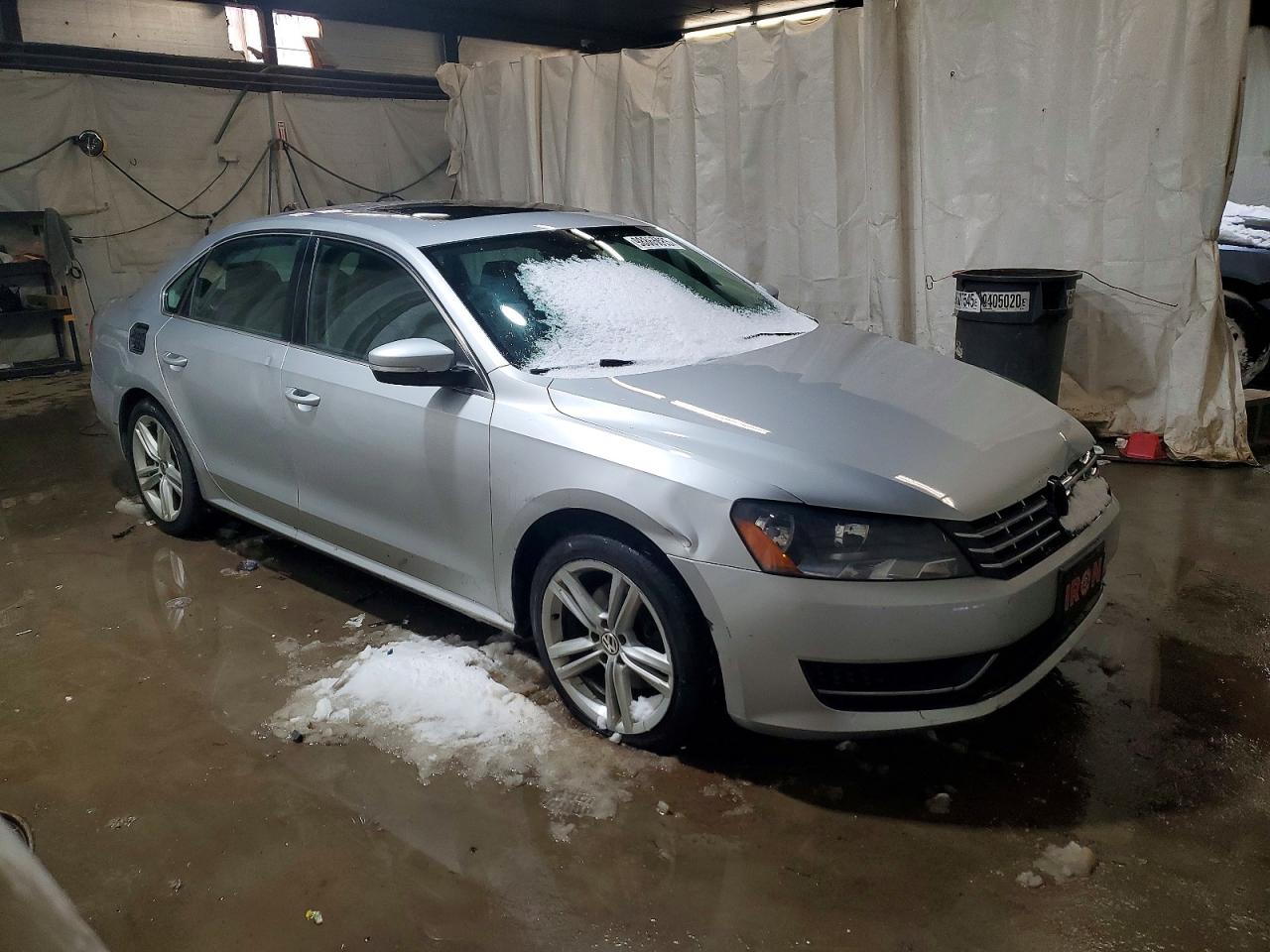 2015 VOLKSWAGEN PASSAT SE photo 4