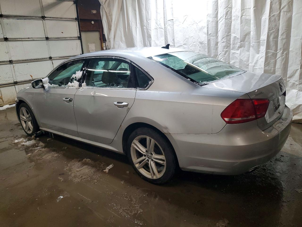 2015 VOLKSWAGEN PASSAT SE photo 2