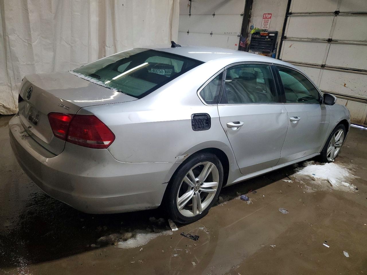 2015 VOLKSWAGEN PASSAT SE photo 3