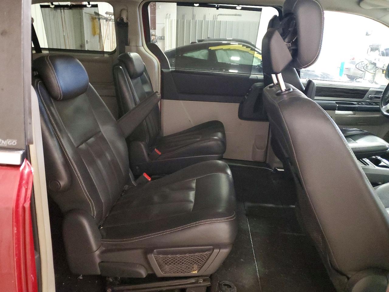 2010 CHRYSLER TOWN & COUNTRY TOURING photo 11