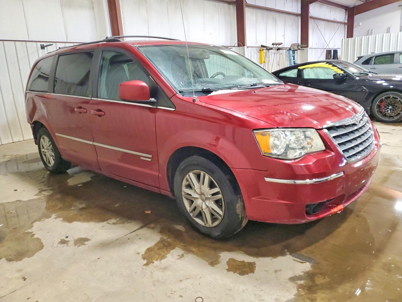 2010 CHRYSLER TOWN & COUNTRY TOURING photo 4