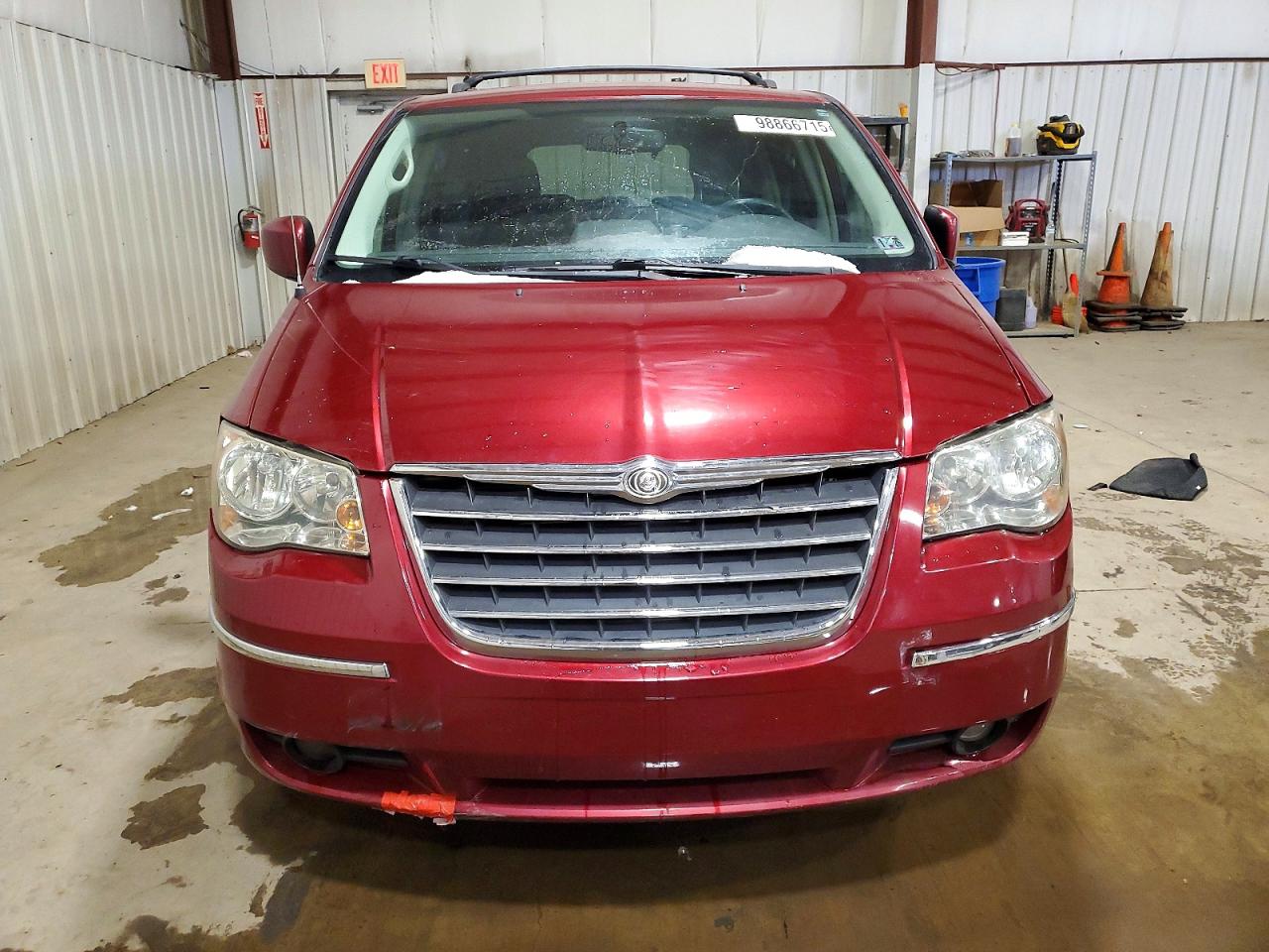 2010 CHRYSLER TOWN & COUNTRY TOURING photo 5