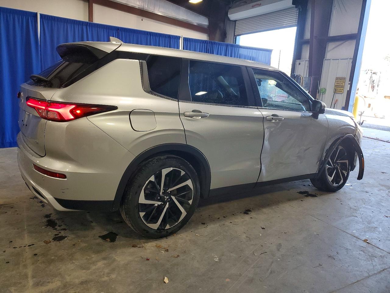 2024 MITSUBISHI OUTLANDER SE photo 3