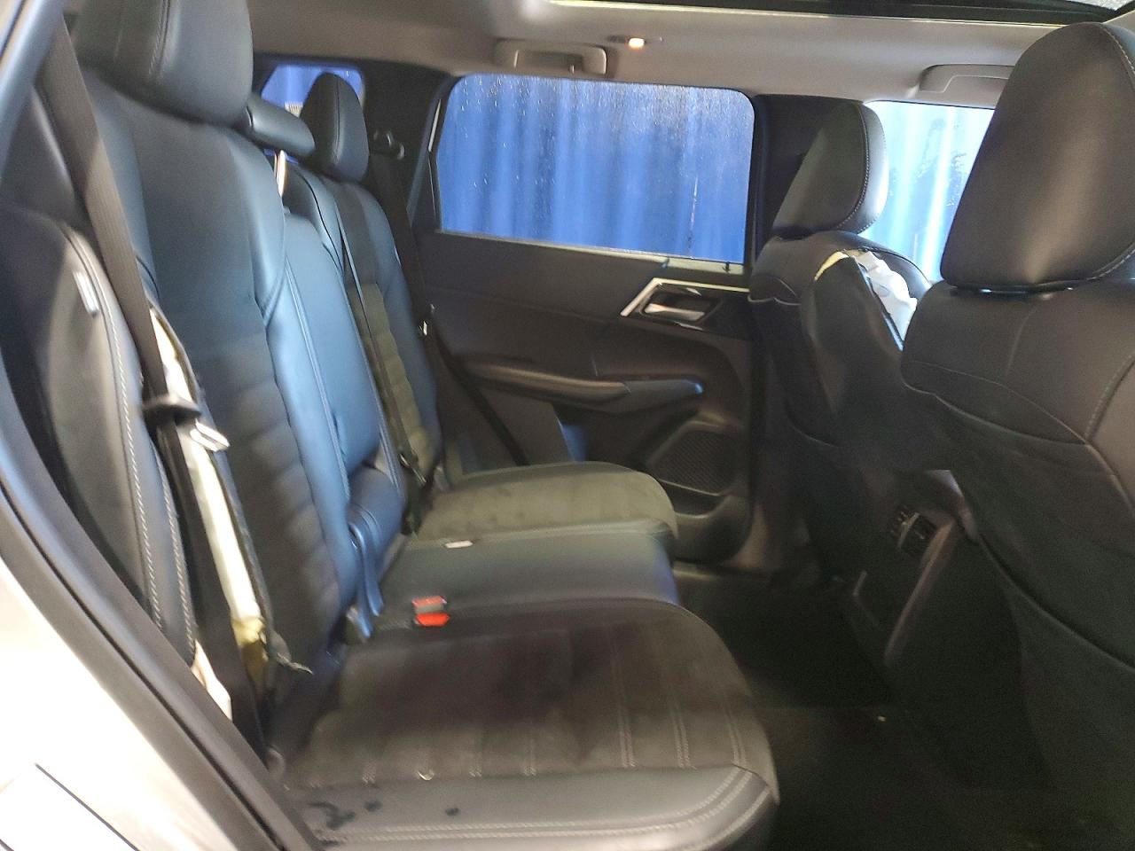2024 MITSUBISHI OUTLANDER SE photo 11