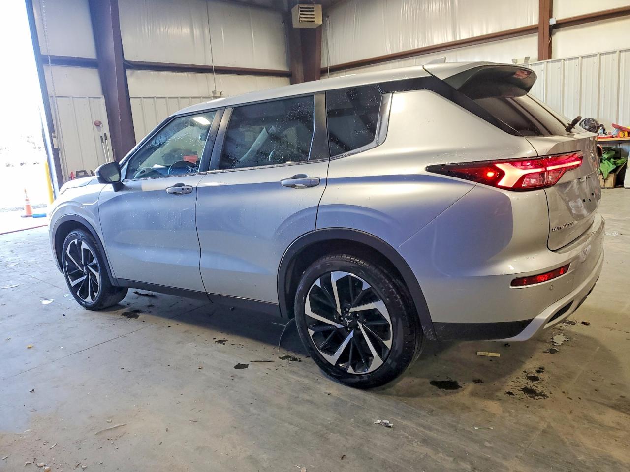 2024 MITSUBISHI OUTLANDER SE photo 2
