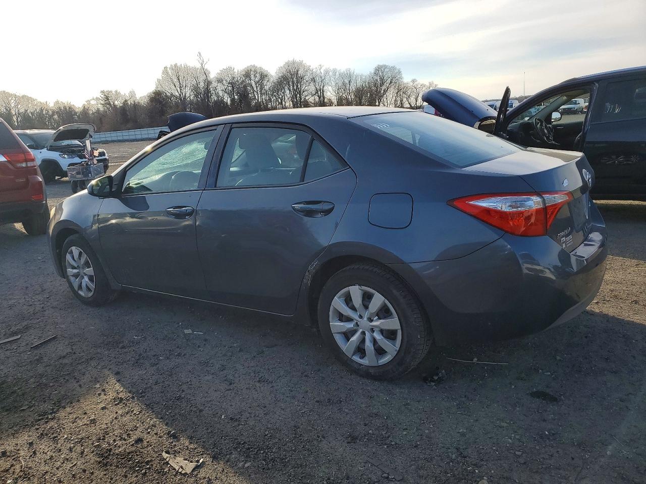 2015 TOYOTA COROLLA LE photo 3