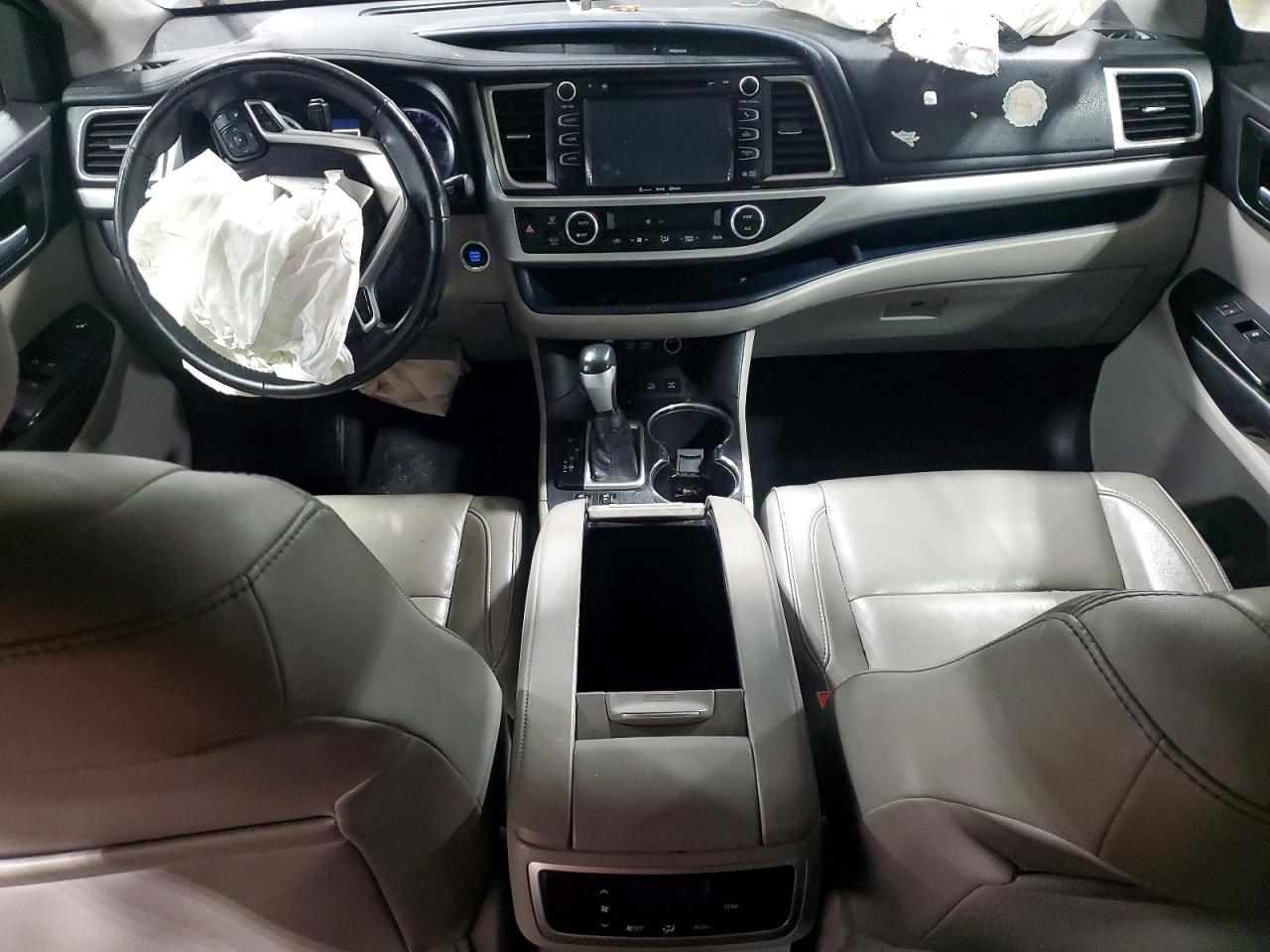 2018 TOYOTA HIGHLANDER SE photo 8