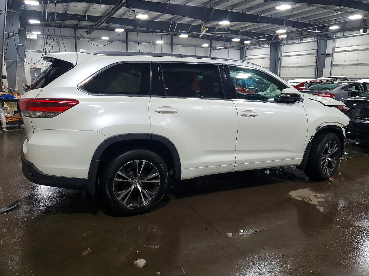 2018 TOYOTA HIGHLANDER SE photo 3