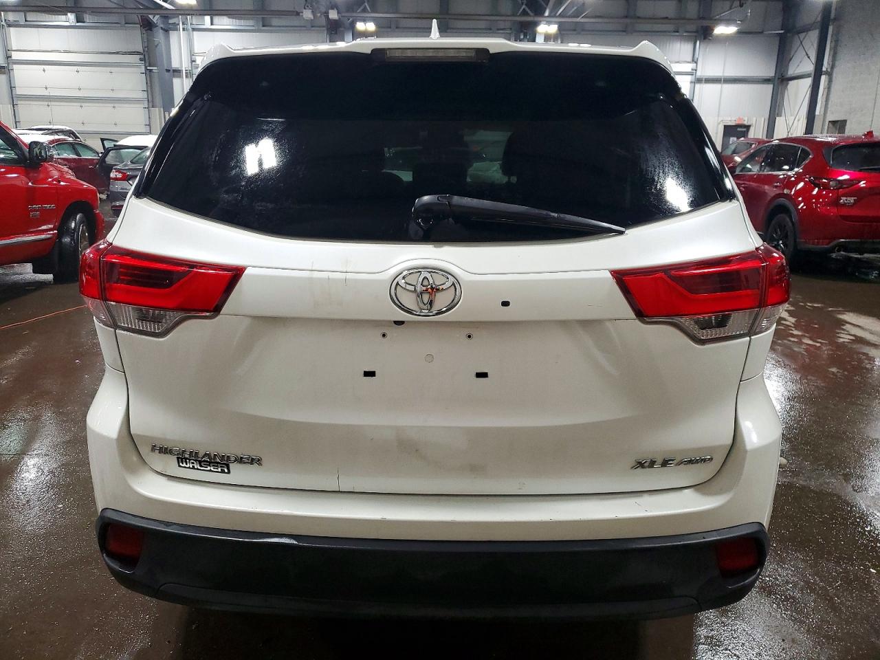 2018 TOYOTA HIGHLANDER SE photo 6