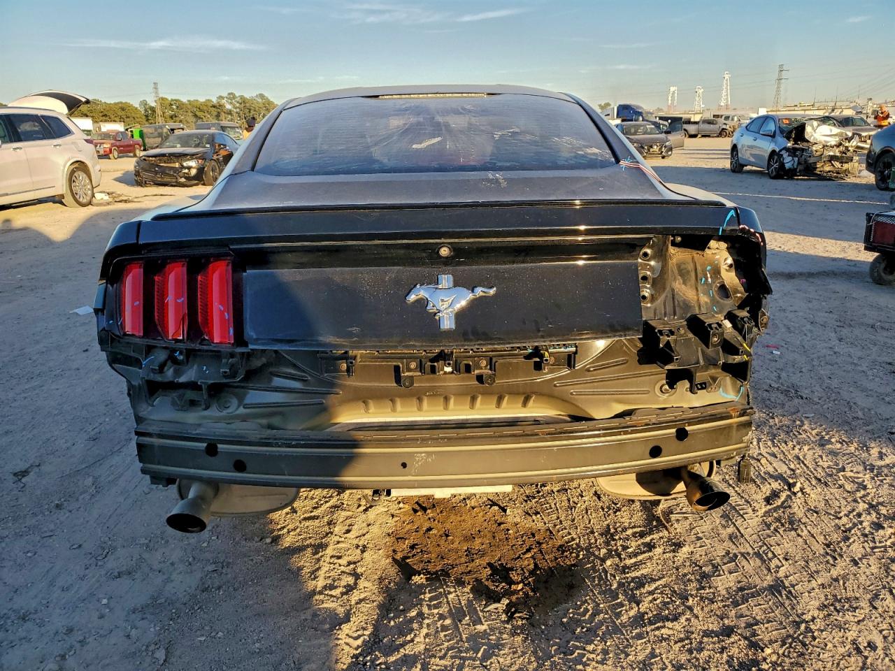 2016 FORD MUSTANG photo 11