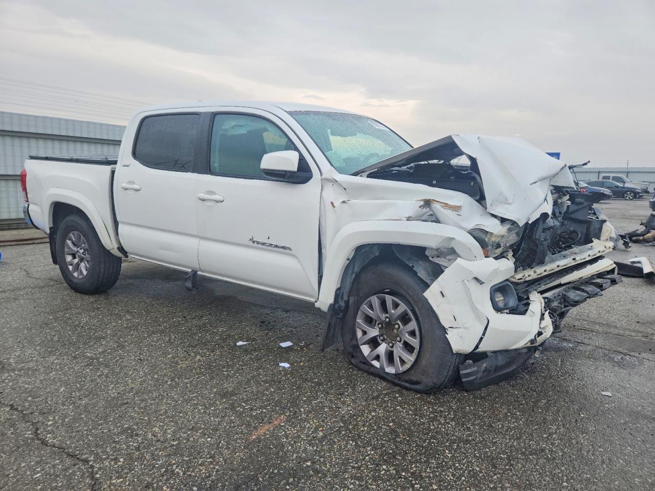2017 TOYOTA TACOMA DOUBLE CAB photo 4