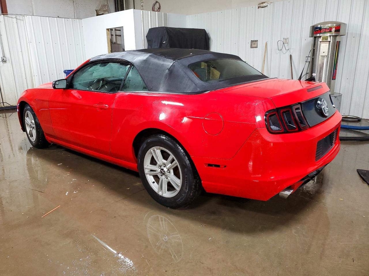 2013 FORD MUSTANG photo 2