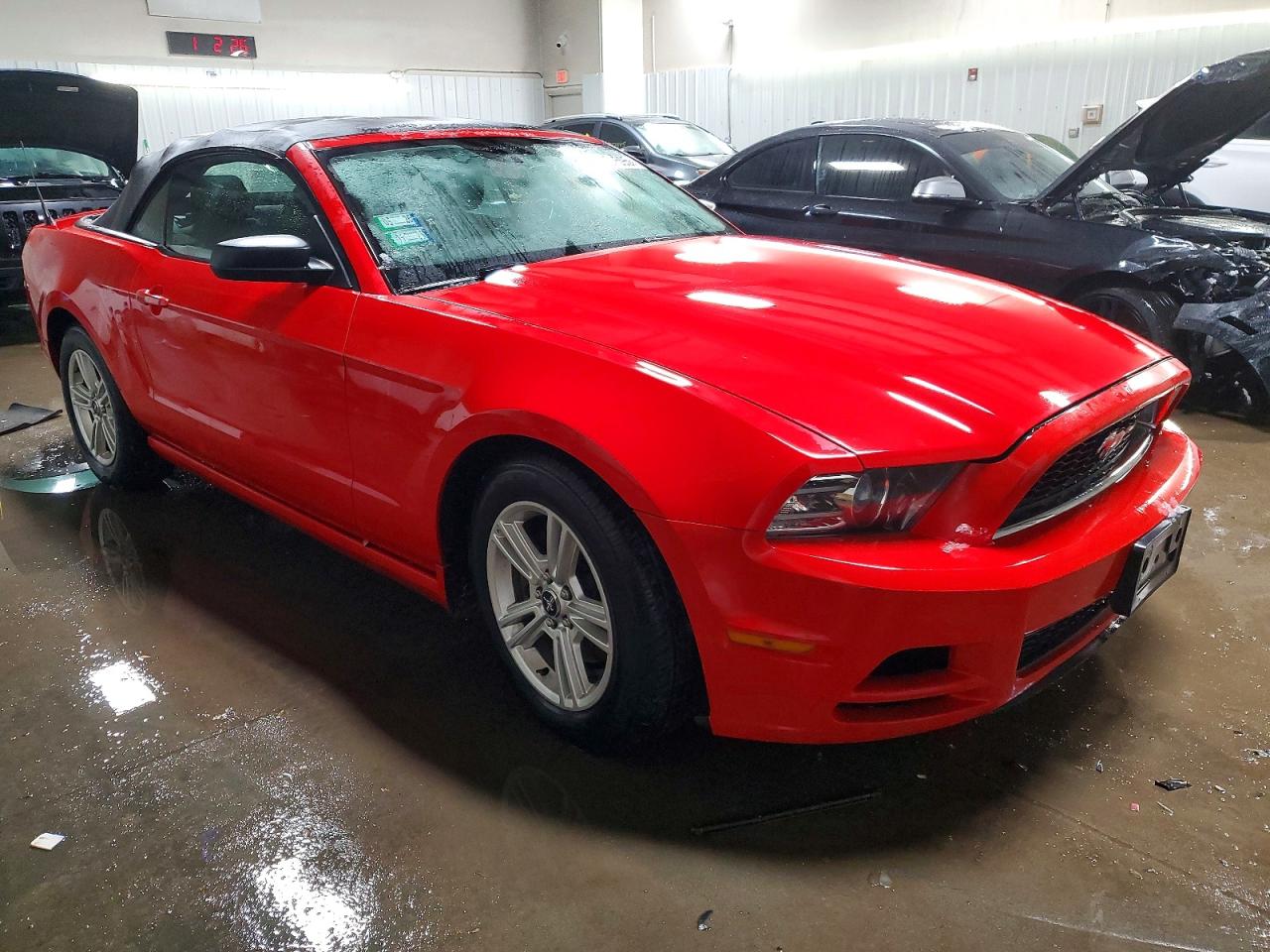 2013 FORD MUSTANG photo 4