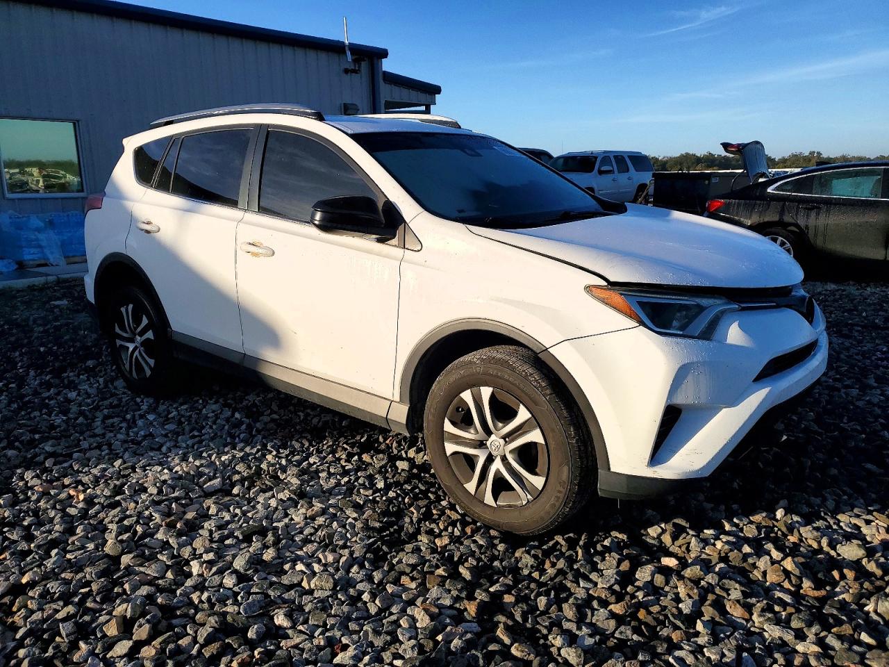 2018 TOYOTA RAV4 LE photo 7