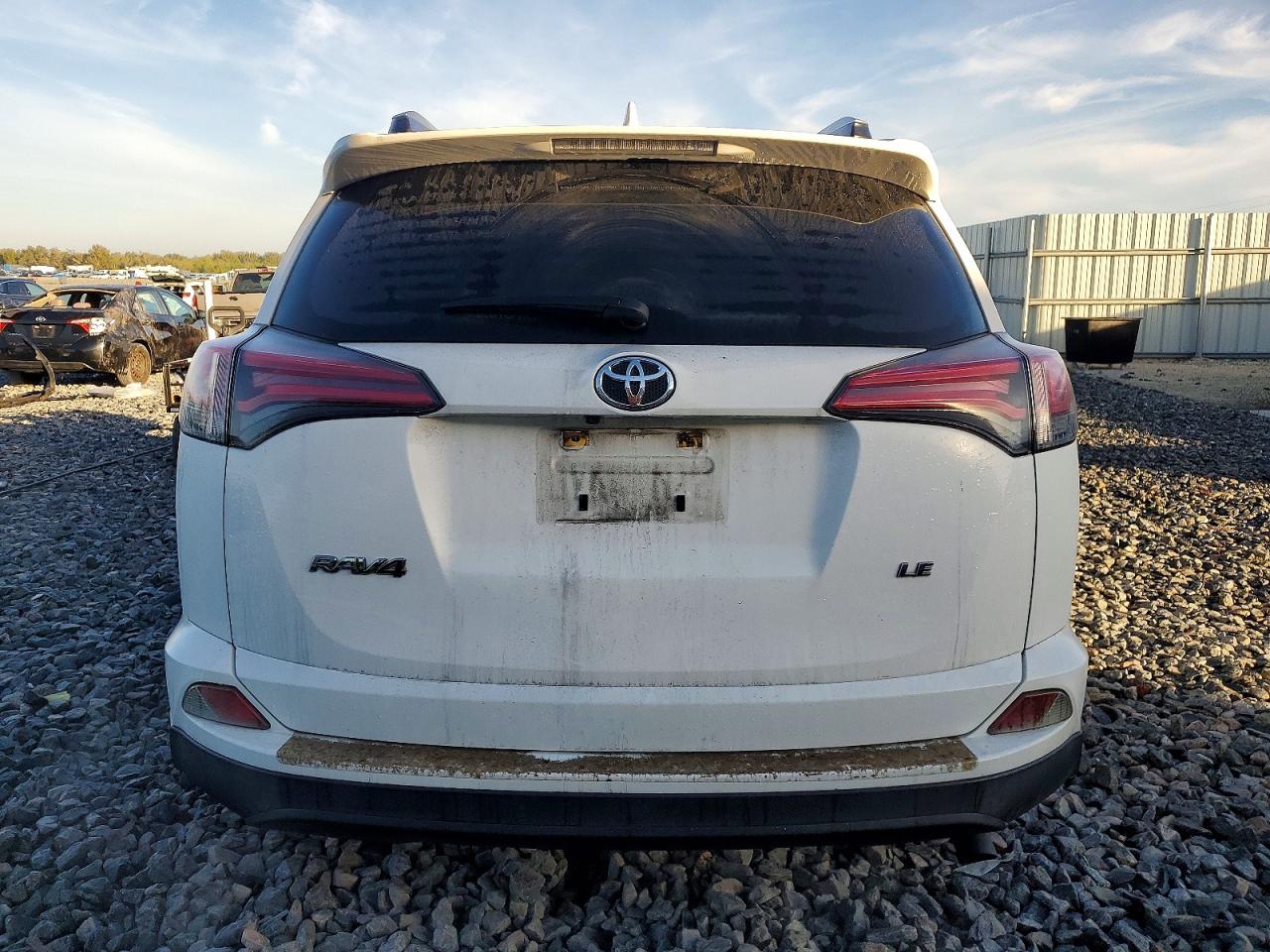 2018 TOYOTA RAV4 LE photo 11