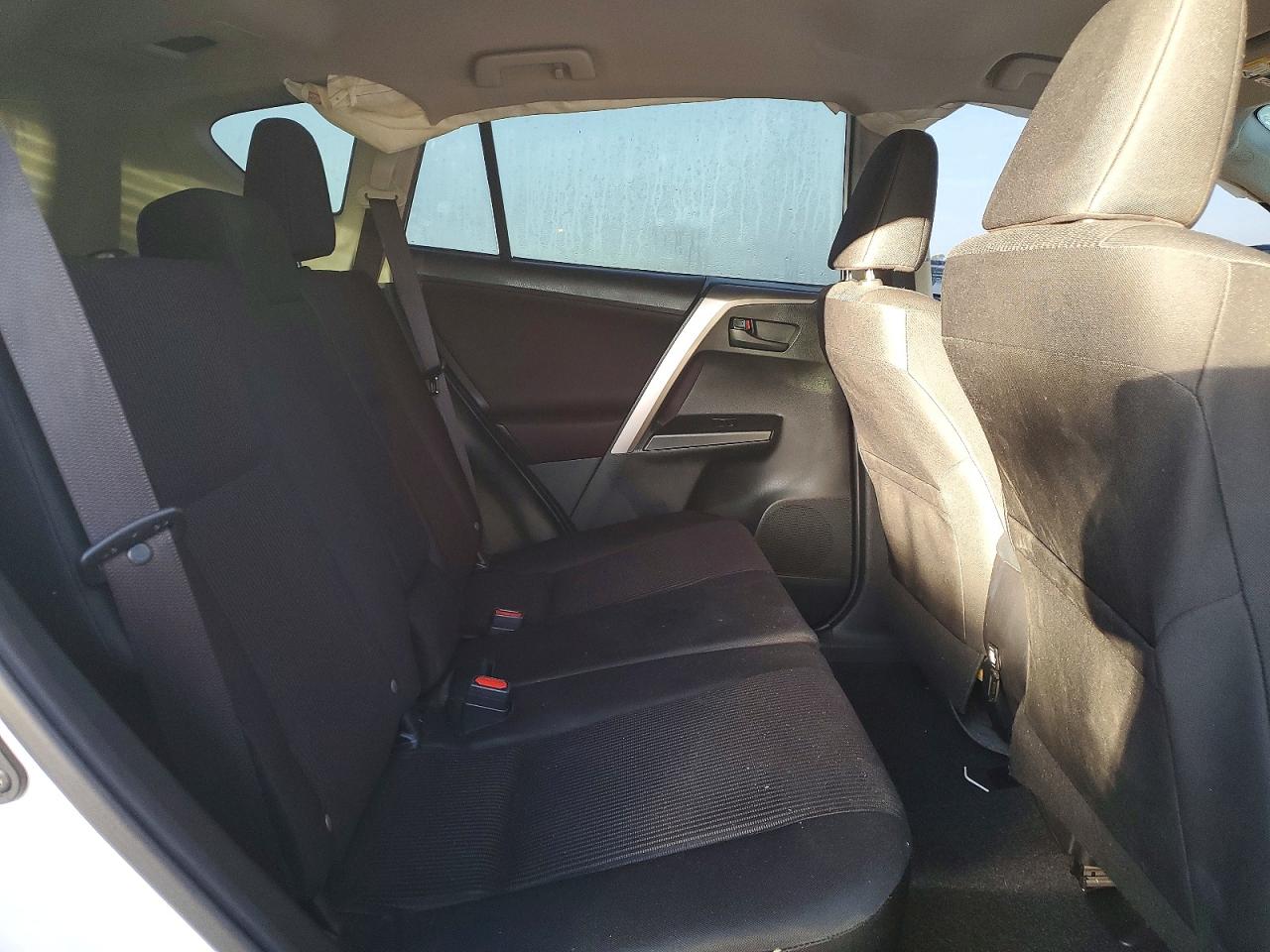 2018 TOYOTA RAV4 LE photo 19
