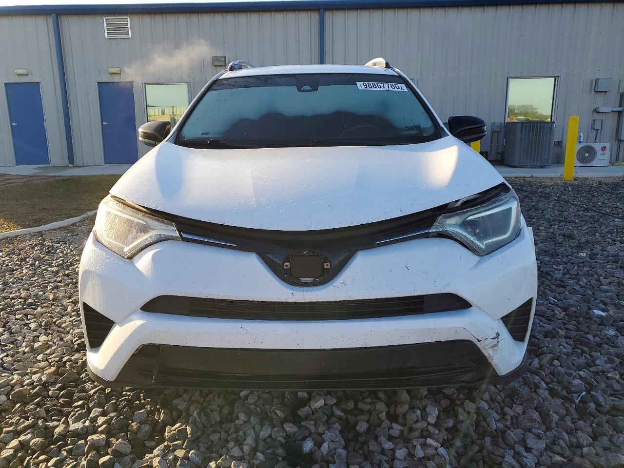 2018 TOYOTA RAV4 LE photo 9