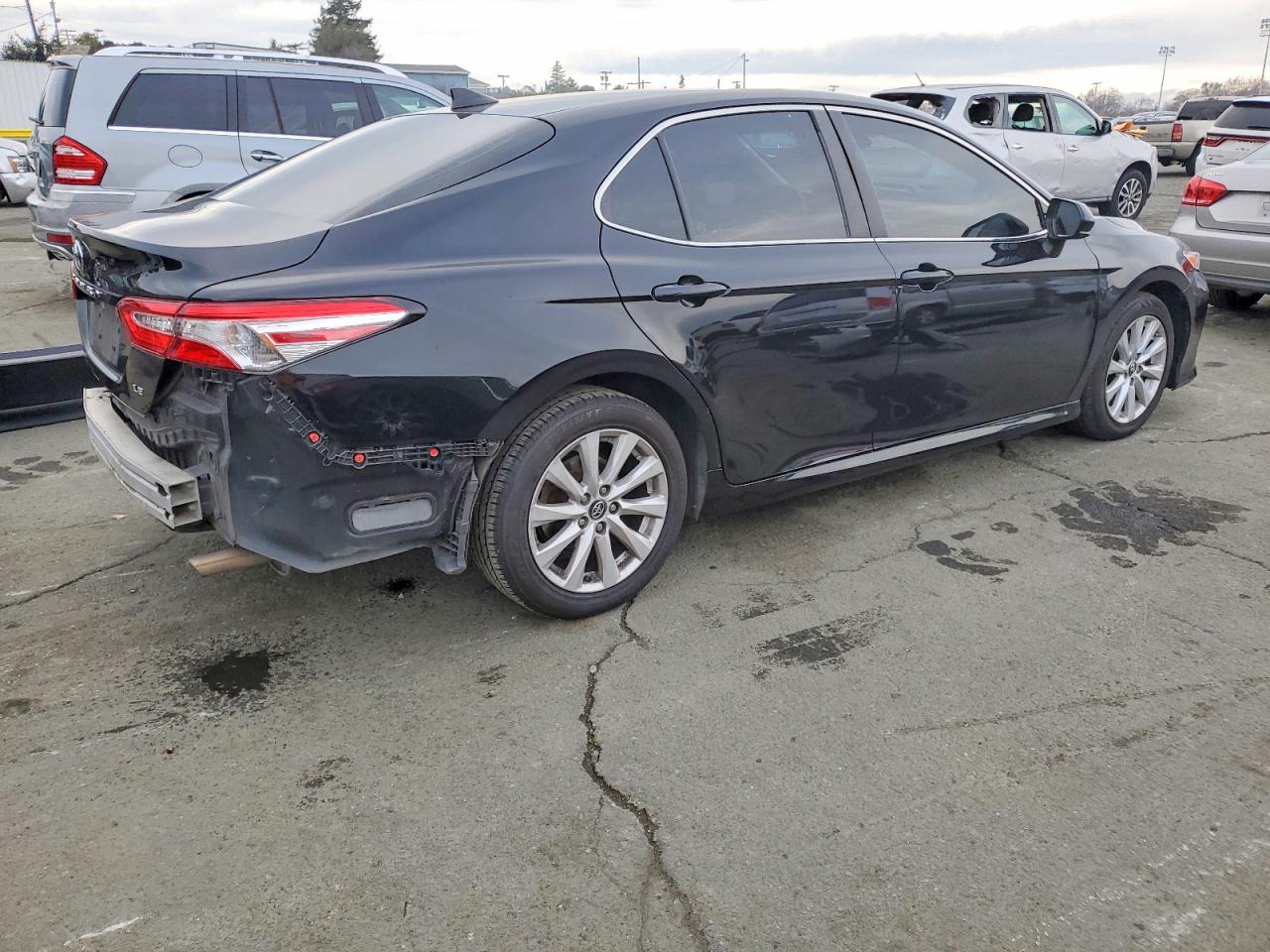 2019 TOYOTA CAMRY L photo 3