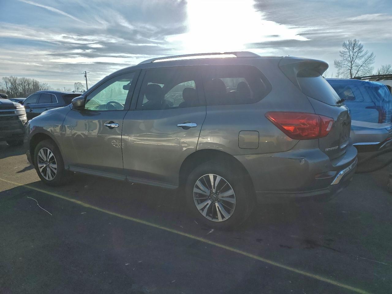2017 NISSAN PATHFINDER S photo 2